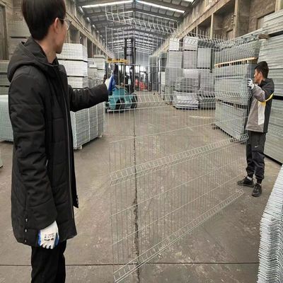 0.6m - 3.0m ارتفاع گالوانیزه 3d حصار منحنی برای تخته های حصار زمین بازی