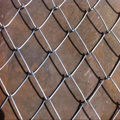 رول نرده زنجیره ای گالوانیزه با پوشش مشبک الماسی 6 فوت 8 فوتی که به راحتی مونتاژ می شود