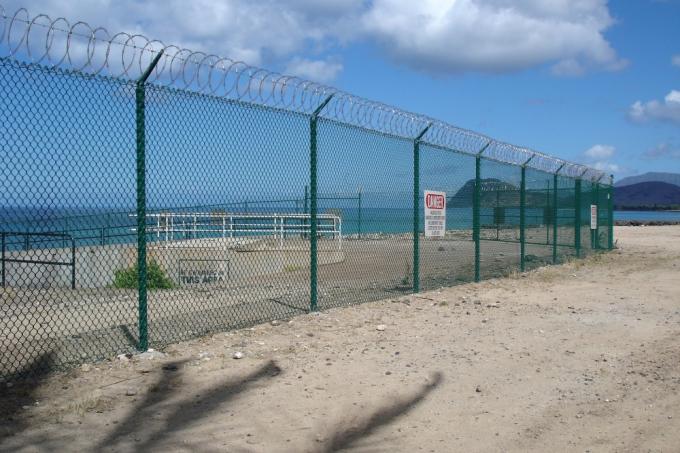 100ft 50ft 8ft 6 Ft گالوانیزه زنجیر لینک حصار رول های 2.0mm Cyclone Mesh Fencing 1