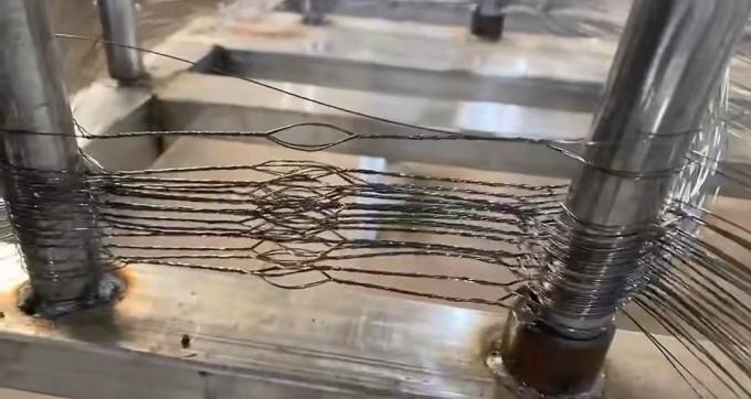 0.4-0.9mm ضد تانک موانع سیم میش تانک خطوط زخم فولاد سیم حصار 6